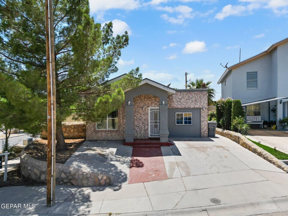 9127 Texas Red Dr in El Paso, TX - Building Photo