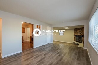 11367 Larson Ln in Northglenn, CO - Building Photo - Building Photo