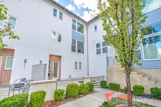 5021 W Daybreak Pkwy in South Jordan, UT - Building Photo - Building Photo