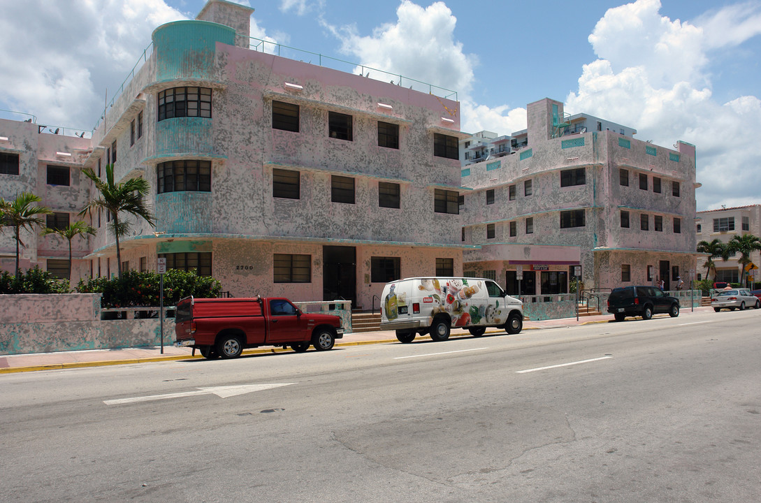 2700-2730 Collins Ave in Miami Beach, FL - Building Photo