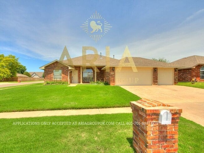1105 Sparrow Hawk Dr in Norman, OK - Building Photo - Building Photo