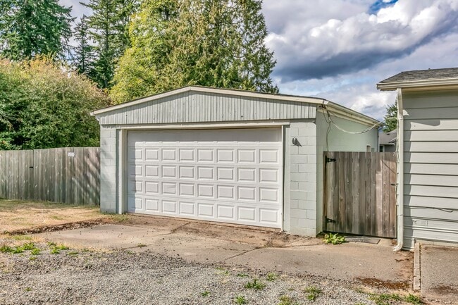 1760 Sidney Ave in Port Orchard, WA - Building Photo - Building Photo