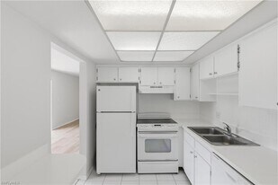 1400 Pompei Ln in Naples, FL - Building Photo