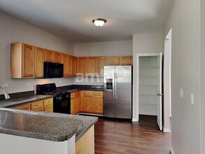 772 Thompson Ave in North Aurora, IL - Building Photo - Building Photo
