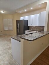 1208 Clays Trl in Oldsmar, FL - Foto de edificio - Building Photo