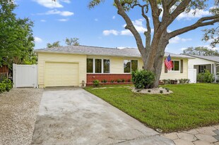 4751 Burlington Ave N in St. Petersburg, FL - Building Photo