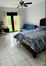 12721 SW 75th St in Miami, FL - Foto de edificio - Building Photo