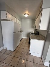 1075 E Desert Inn Rd in Las Vegas, NV - Building Photo - Building Photo