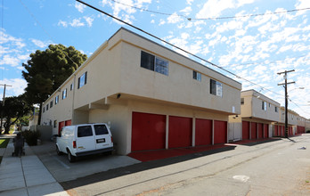 Beachwalk Apartments - 519 in Oceanside, CA - Building Photo - Building Photo