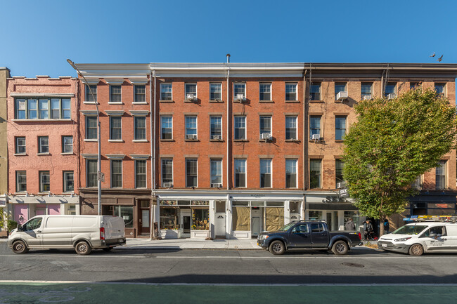 308-310 Bleecker St in New York, NY - Building Photo - Building Photo