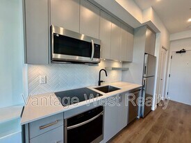 1274-1274 Devonshire Ave in Kelowna, BC - Building Photo