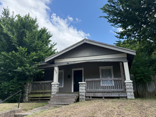 property at 1506 W Bowen Pl