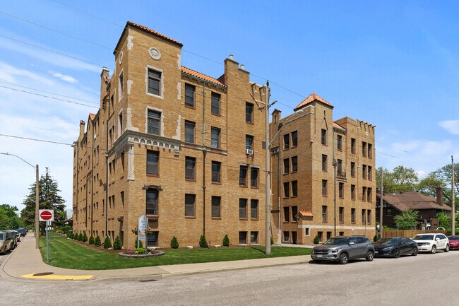 274 Giles Blvd W in Windsor, ON - Building Photo - Building Photo