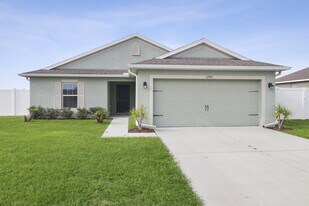 6742 Wirevine Dr in Brooksville, FL - Building Photo