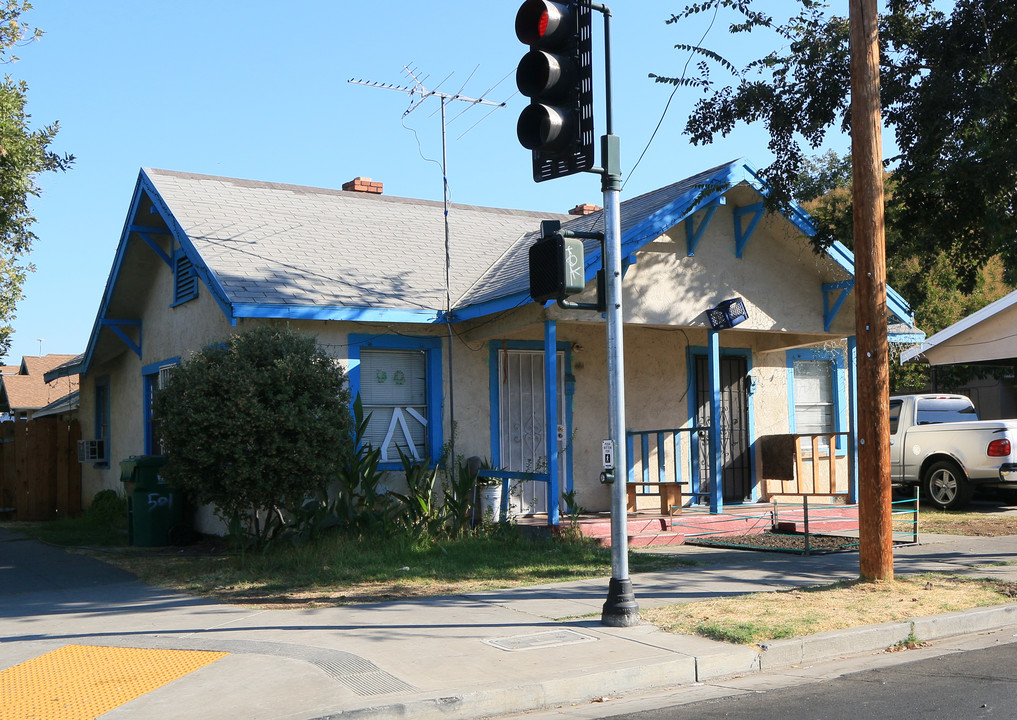 501-503 E. 4th/5115 Calif in Stockton, CA - Foto de edificio