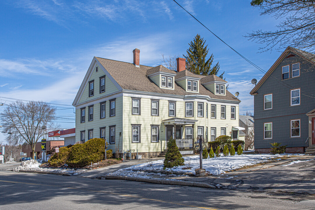 8 Spring St in Westbrook, ME - Foto de edificio