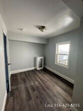 122 Oak St in Yonkers, NY - Building Photo - Building Photo