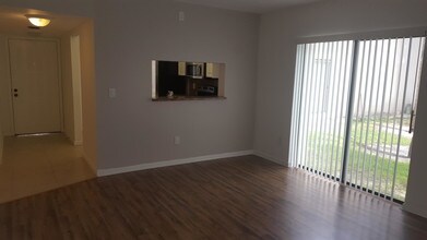 300 E Club Cir-Unit -106 in Boca Raton, FL - Building Photo - Building Photo