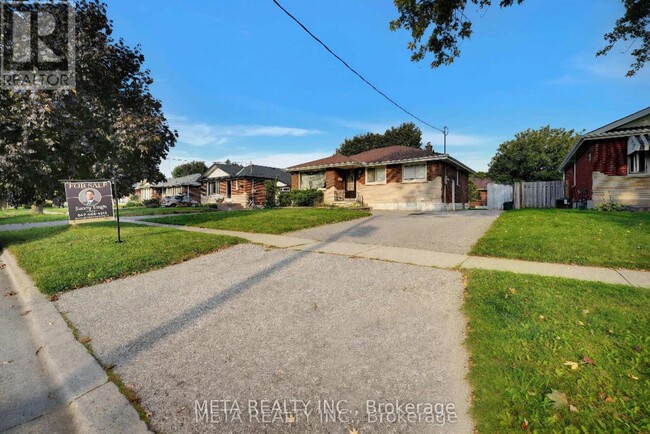 property at 149 Riverside Dr N