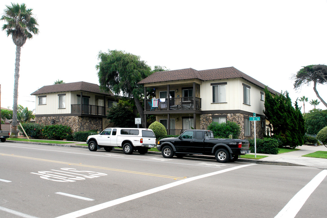 333 W D St in Encinitas, CA - Building Photo