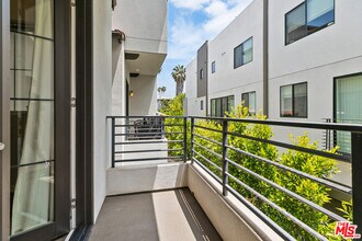 5934 W Luna Park in Los Angeles, CA - Building Photo - Building Photo