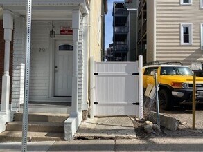 212 Boylston St-Unit -2 in Boston, MA - Foto de edificio - Building Photo