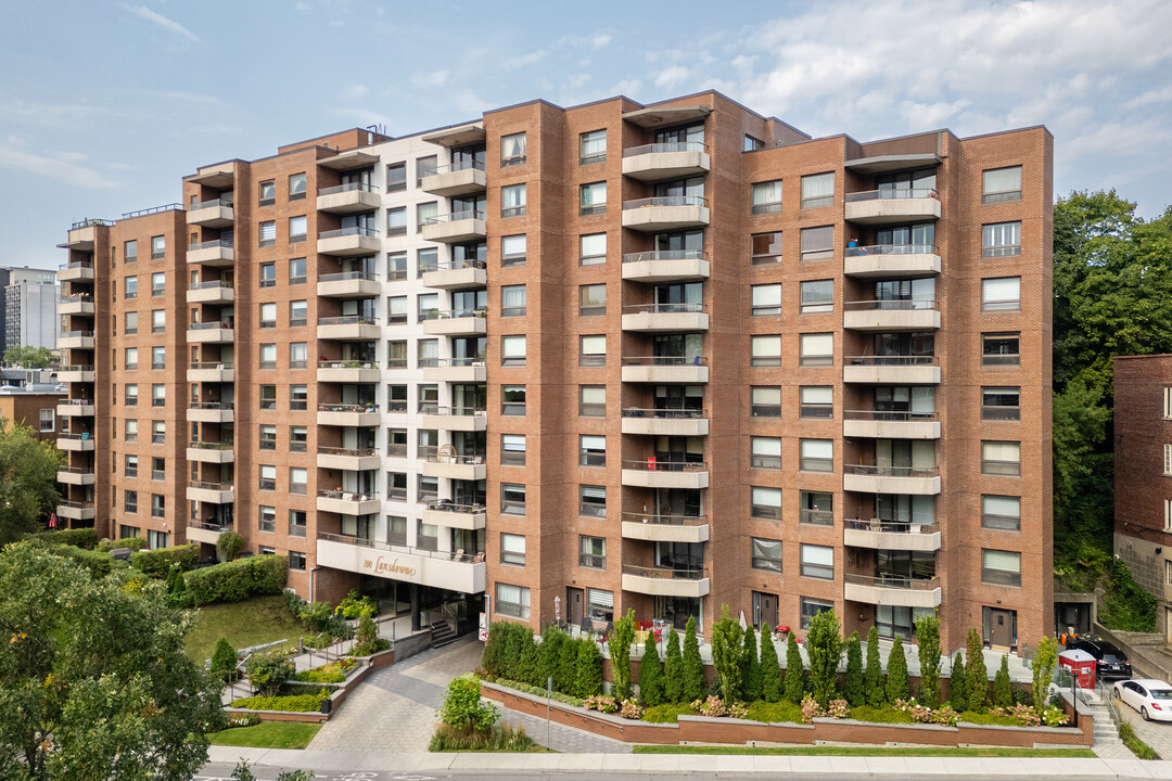 200 Lansdowne Av in Westmount, QC - Building Photo