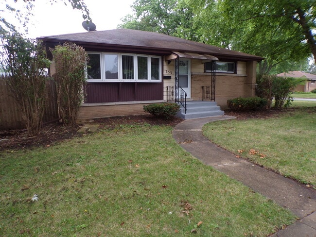 753 Ford Ave in Elgin, IL - Building Photo - Building Photo