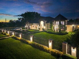 9815 SW 114th St in Miami, FL - Building Photo