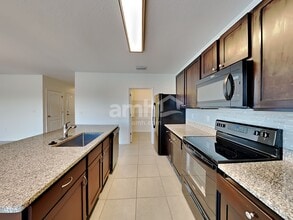 3219 Magnolia Meadows Dr in Plant City, FL - Building Photo - Building Photo