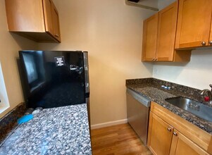 2 Harvard Sq, Unit 4 in Brookline, MA - Building Photo - Building Photo