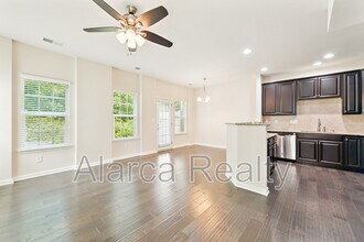 2455 Silverthorn Dr in Charlotte, NC - Building Photo - Building Photo