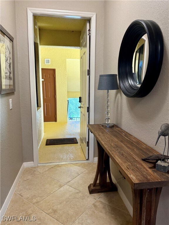 9735 Acqua Ct in Naples, FL - Foto de edificio - Building Photo