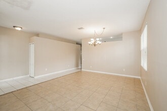 5512 Terrain De Golf Dr in Lutz, FL - Building Photo - Building Photo