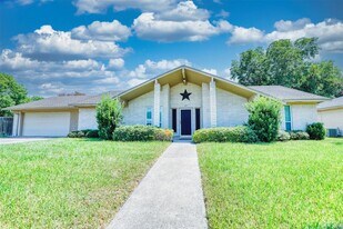 607 Rosewood Dr in Victoria, TX - Building Photo