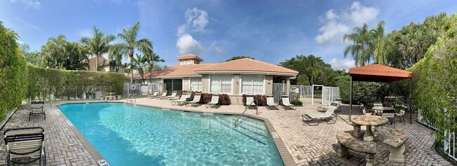 10253 Vía Hibiscus in Boca Raton, FL - Building Photo - Building Photo