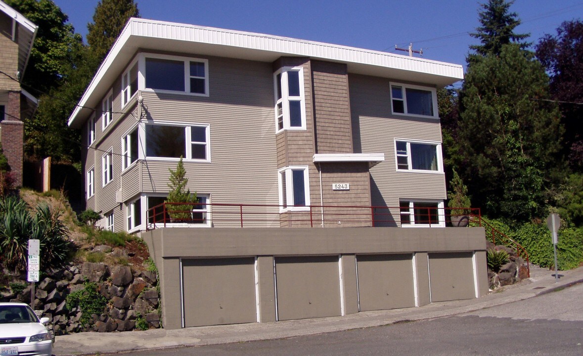 Burdot-Ravenna Apartments in Seattle, WA - Building Photo