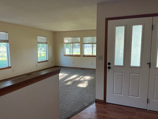 2705 S 79th Ave in Yakima, WA - Foto de edificio - Building Photo
