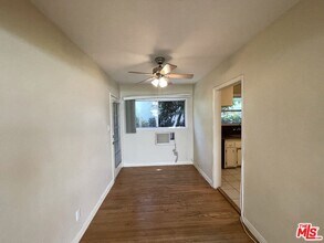 14940 Dickens St in Los Angeles, CA - Building Photo - Building Photo