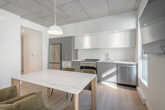 1211 Rue Crescent in Montréal, QC - Building Photo - Building Photo