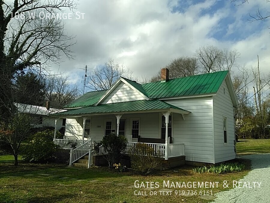 108 W Orange St in Hillsborough, NC - Building Photo