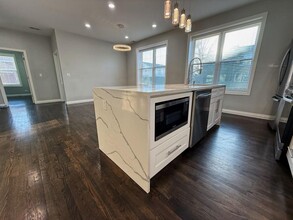 7427 W Addison St in Chicago, IL - Building Photo - Building Photo
