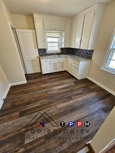 657 Sherman Ave in Waterloo, IA - Building Photo - Building Photo