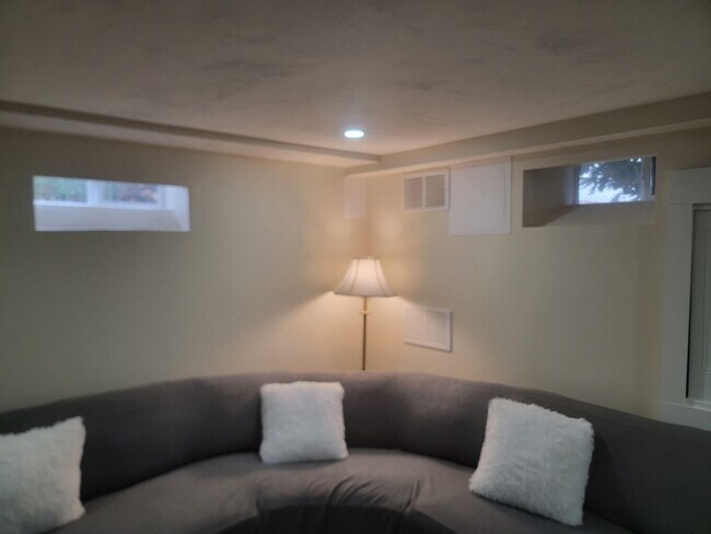 46 Gilbert St in Fairhaven, MA - Building Photo - Building Photo