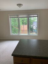 12 Dame St in Kittery, ME - Building Photo