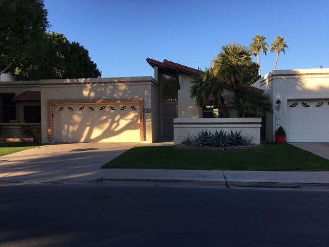 2044 W Nopal Ave in Mesa, AZ - Building Photo - Building Photo