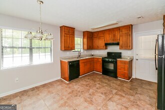1005 Lombardy Way in Jonesboro, GA - Building Photo - Building Photo