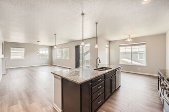 1400 S Potomac St in Aurora, CO - Building Photo - Building Photo