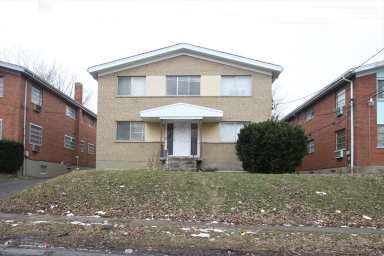 7829 Newbedford Ave in Cincinnati, OH - Foto de edificio