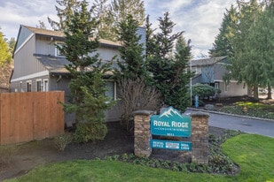 Royal Ridge Condominiums in Vancouver, WA - Building Photo